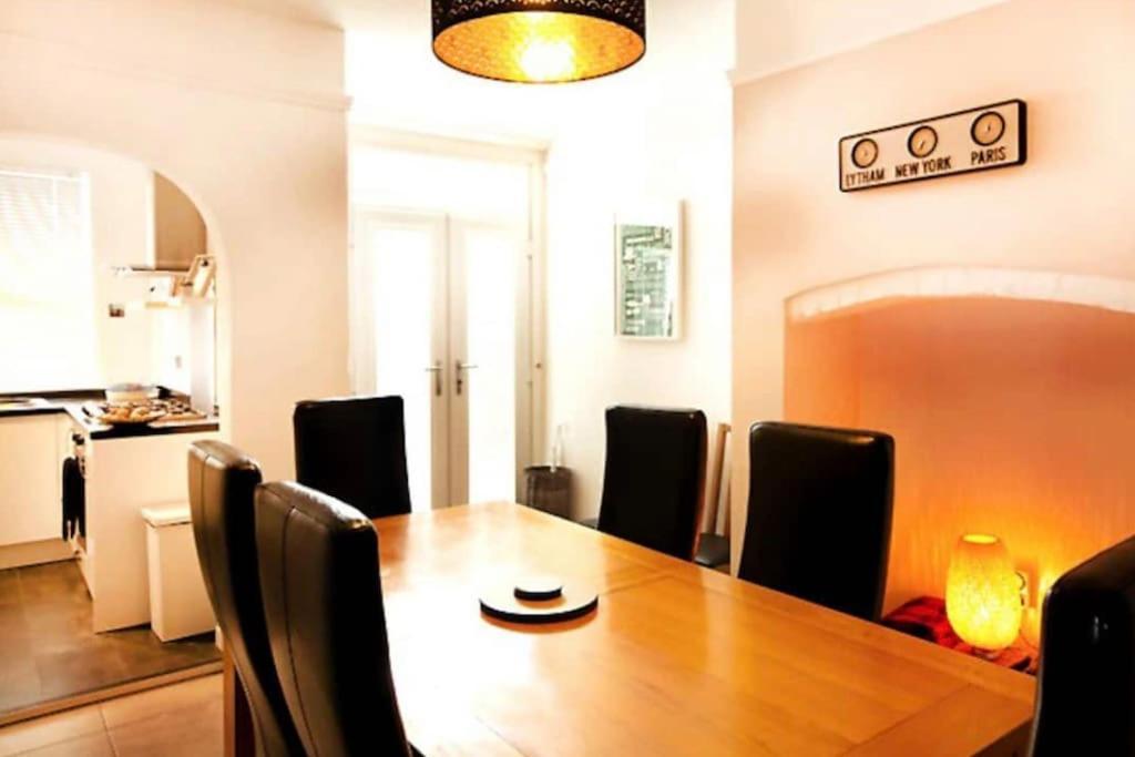 Sunny Seaside Beach House Lytham Centre Sleeps 8 Lytham St Annes Exterior photo